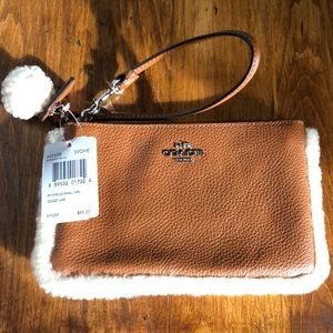 ADORABLE 😍Coach wristlet